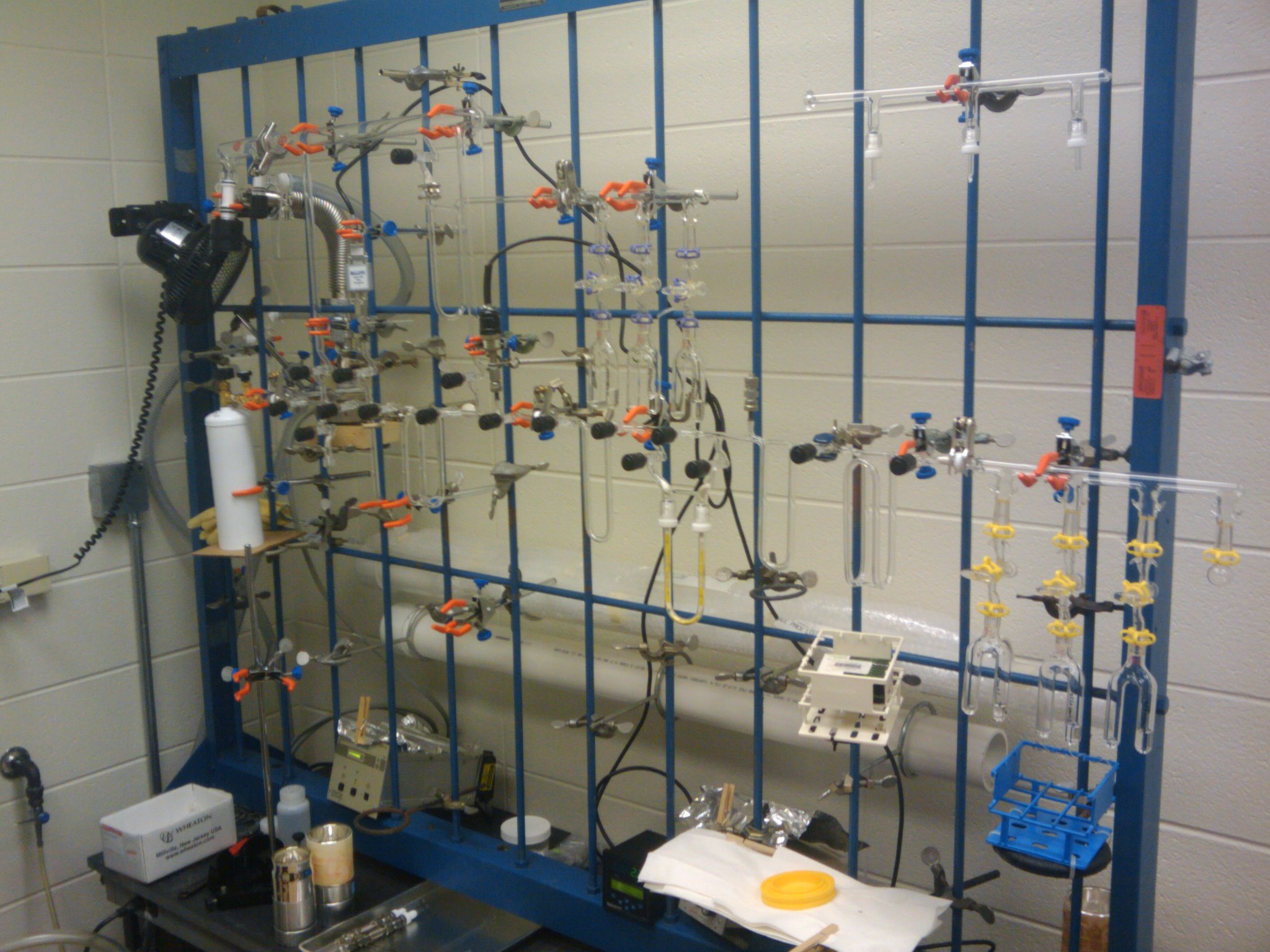 Vacuum
                    line for clumped isotope work